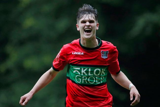 他以穩定的 他以穩定的